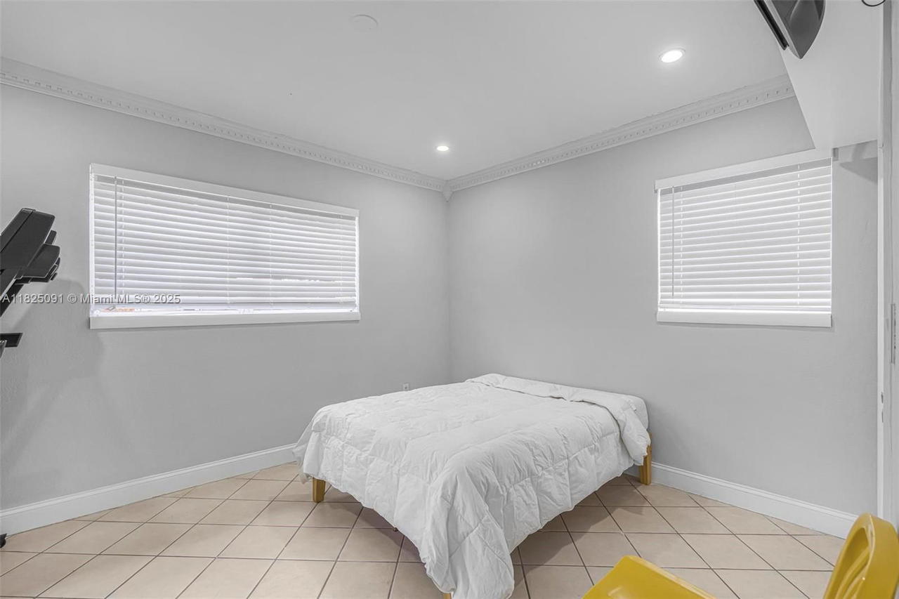 Real estate property located at 9400 Caribbean Blvd, Miami-dade, Pine Tree Manor Sec 1, Cutler Bay, FL