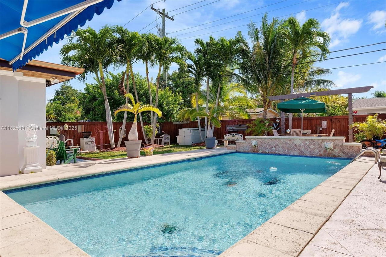 Real estate property located at 9400 Caribbean Blvd, Miami-dade, Pine Tree Manor Sec 1, Cutler Bay, FL
