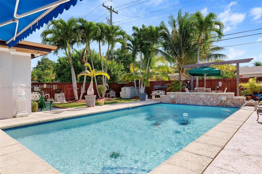 Real estate property located at 9400 Caribbean Blvd, Miami-dade, Pine Tree Manor Sec 1, Cutler Bay, FL
