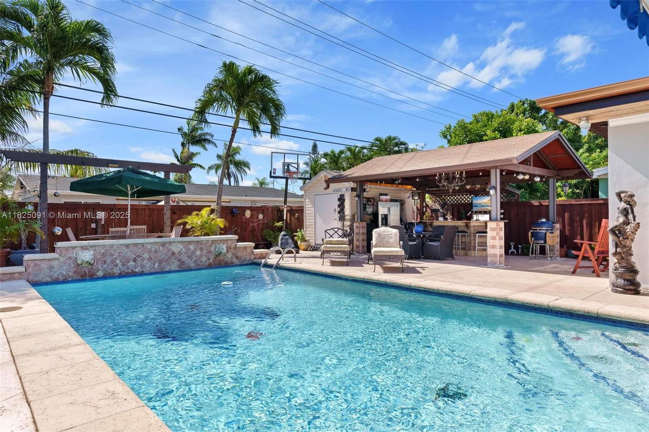 Real estate property located at 9400 Caribbean Blvd, Miami-dade, Pine Tree Manor Sec 1, Cutler Bay, FL