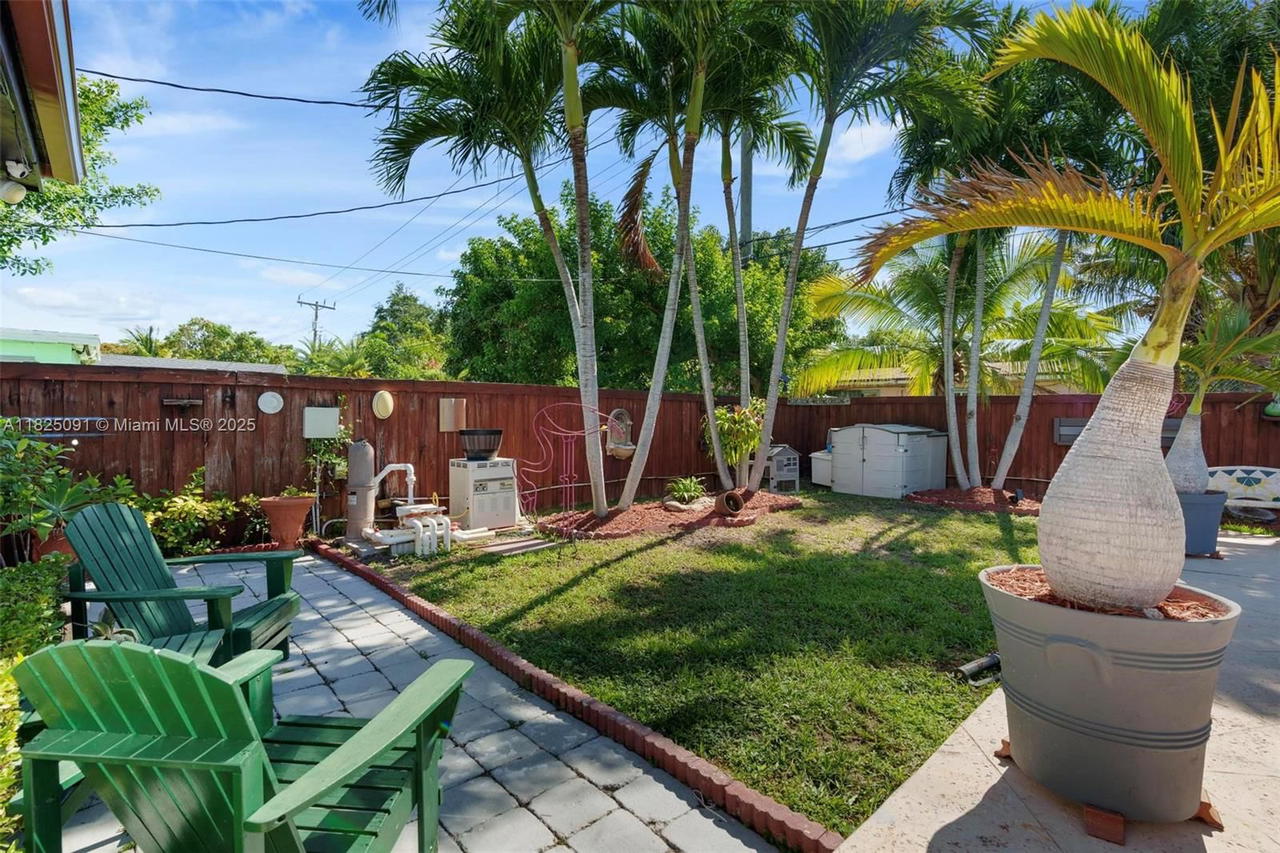 Real estate property located at 9400 Caribbean Blvd, Miami-dade, Pine Tree Manor Sec 1, Cutler Bay, FL