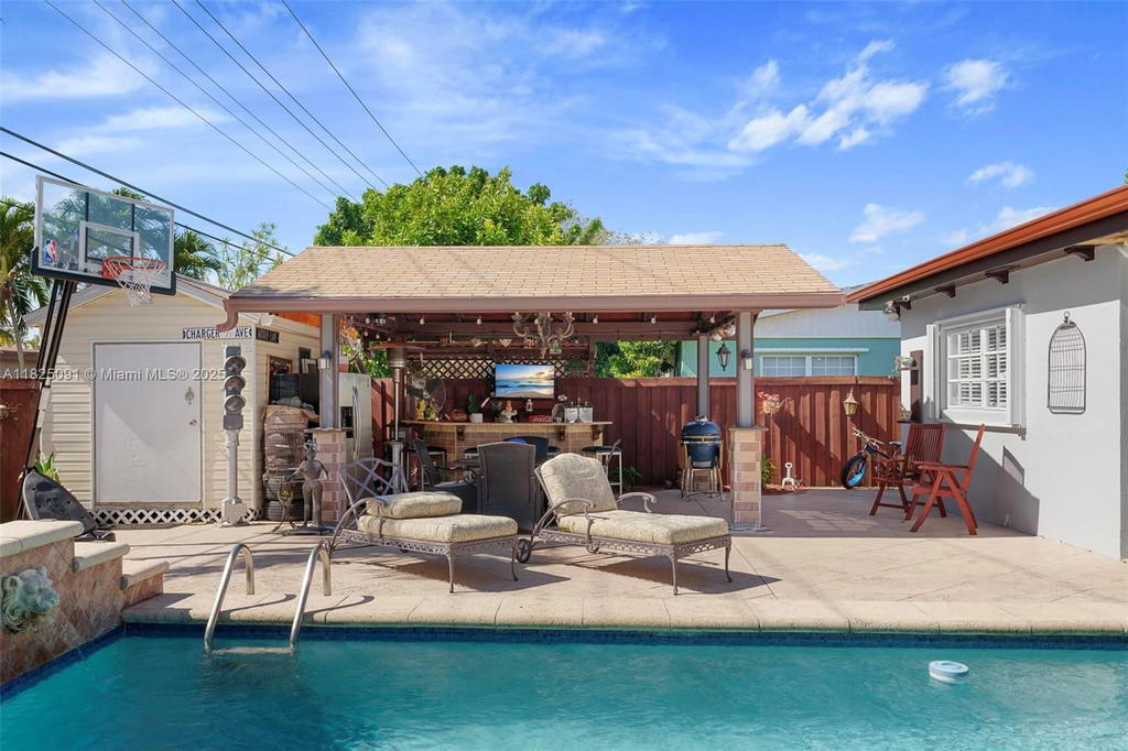 Real estate property located at 9400 Caribbean Blvd, Miami-dade, Pine Tree Manor Sec 1, Cutler Bay, FL