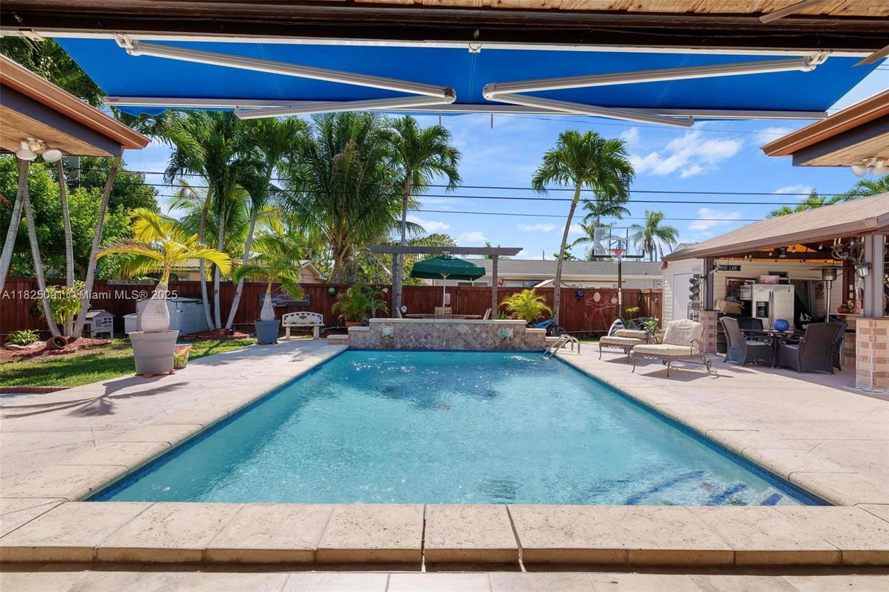 Real estate property located at 9400 Caribbean Blvd, Miami-dade, Pine Tree Manor Sec 1, Cutler Bay, FL