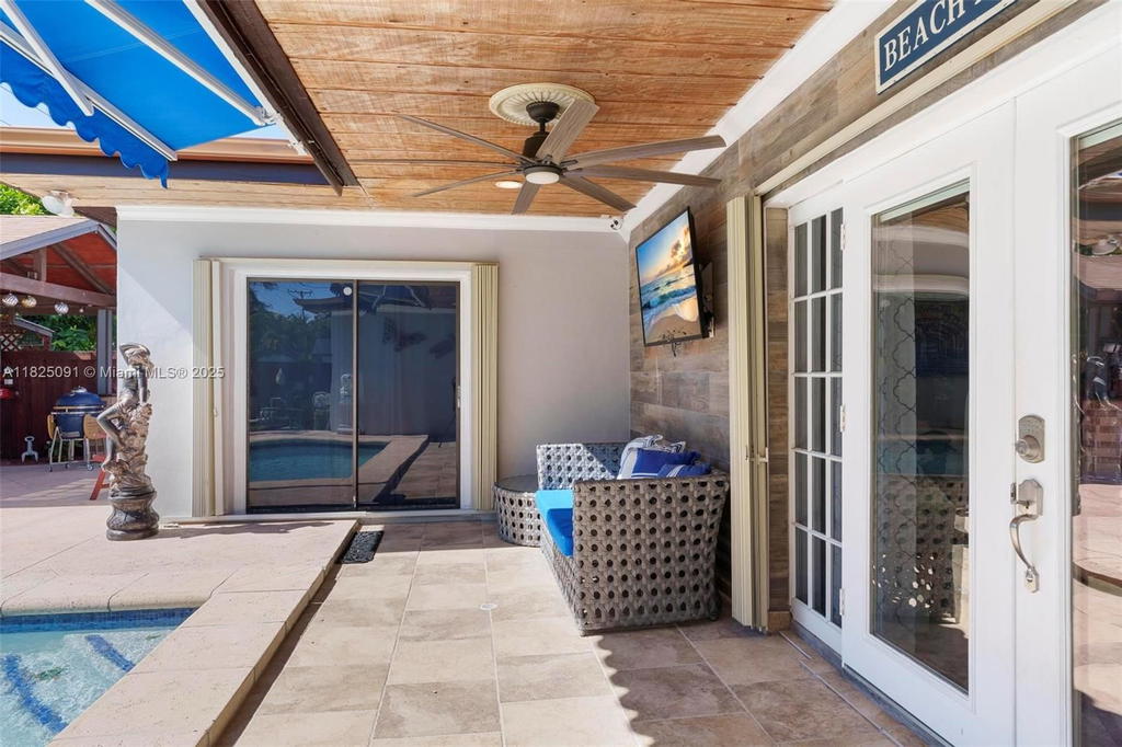 Real estate property located at 9400 Caribbean Blvd, Miami-dade, Pine Tree Manor Sec 1, Cutler Bay, FL