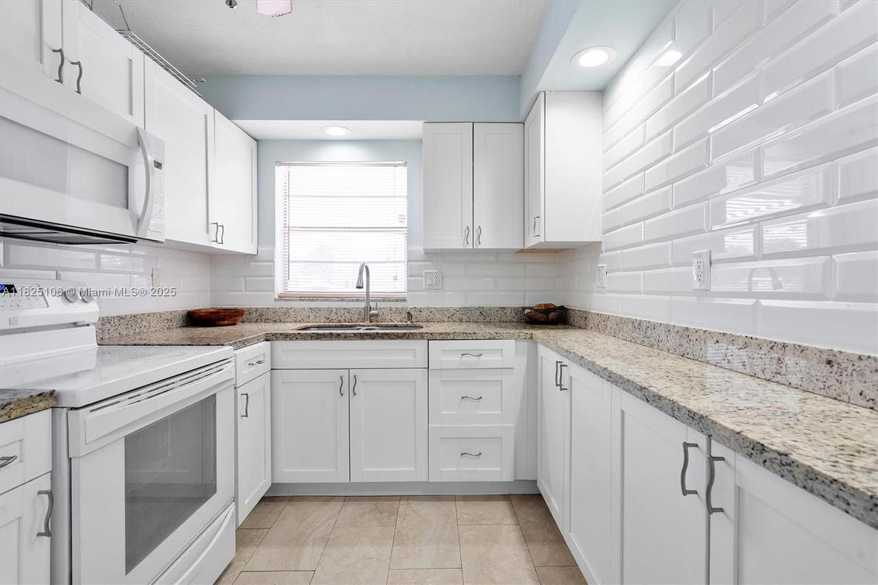 Real estate property located at 1200 Tallwood Ave #109, Broward, Tallwood West Condo, Hollywood, FL