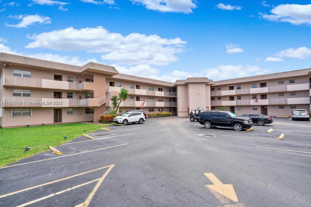 Real estate property located at 1200 Tallwood Ave #109, Broward, Tallwood West Condo, Hollywood, FL