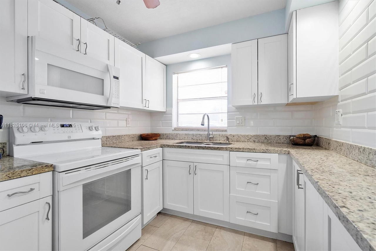 Real estate property located at 1200 Tallwood Ave #109, Broward, Tallwood West Condo, Hollywood, FL