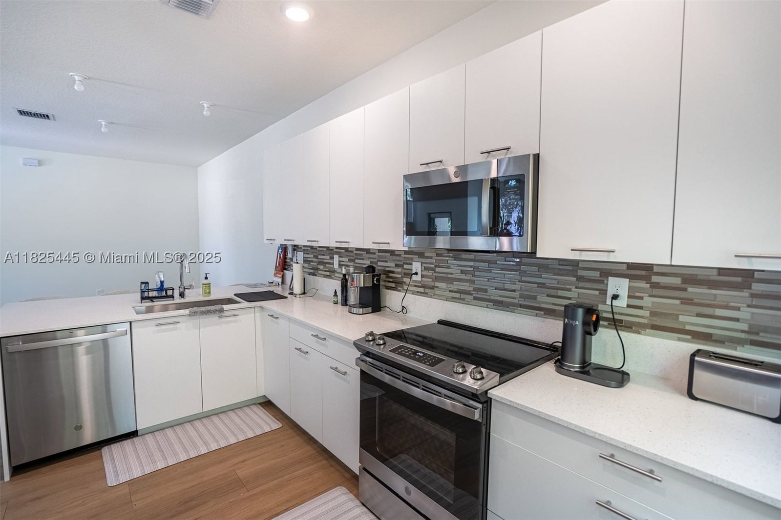 Real estate property located at 4269 83rd Path, Miami-dade, Downtown Doral South Phas, Doral, FL