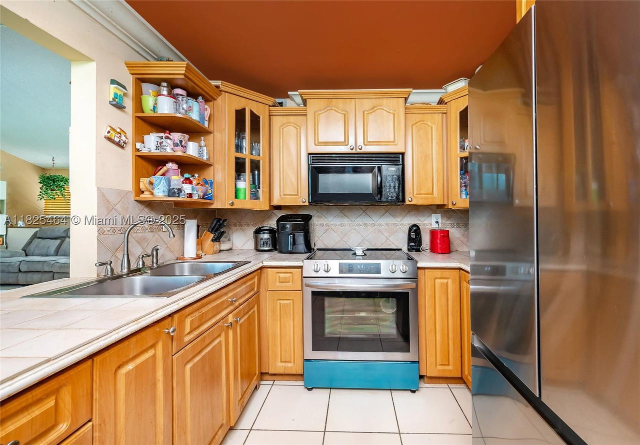 Real estate property located at 10010 9th St Cir #203, Miami-dade, Indian Lake Village Ii Co, Miami, FL