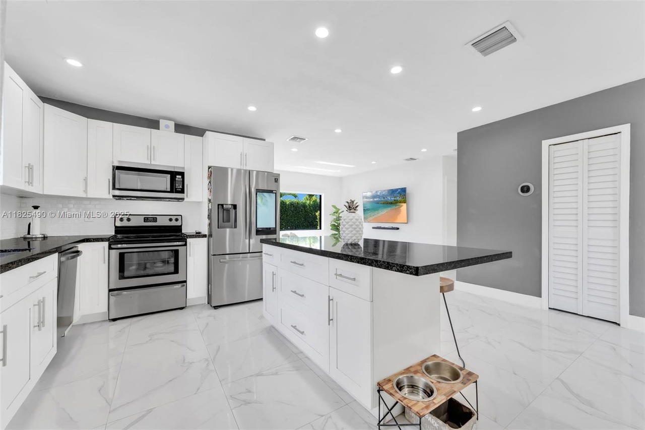 Real estate property located at 18440 20th Ct, Miami-dade, Sun Ray Homes Greynolds P, North Miami Beach, FL