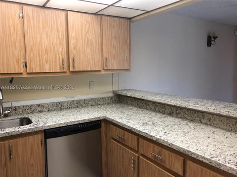Real estate property located at 5995 Washington St #233, Broward, Hampton Court Condo, Hollywood, FL