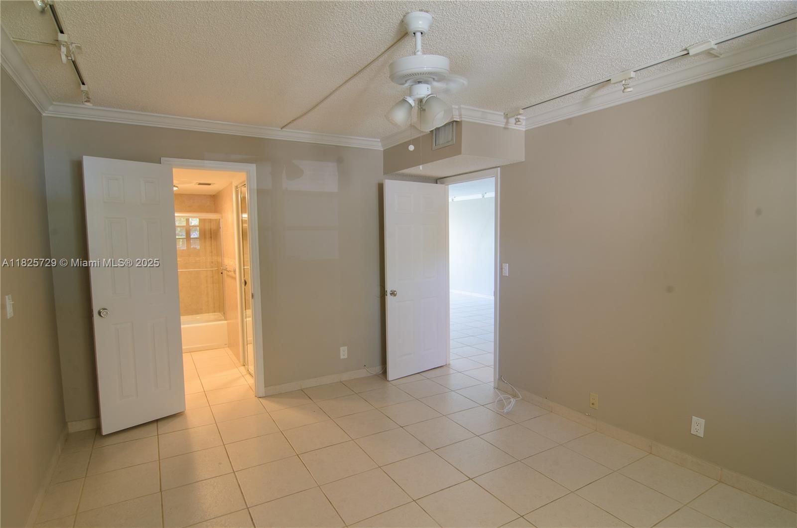 Real estate property located at 9420 Poinciana Pl #115, Broward, Poinciana 2 Of Pine Islan, Davie, FL
