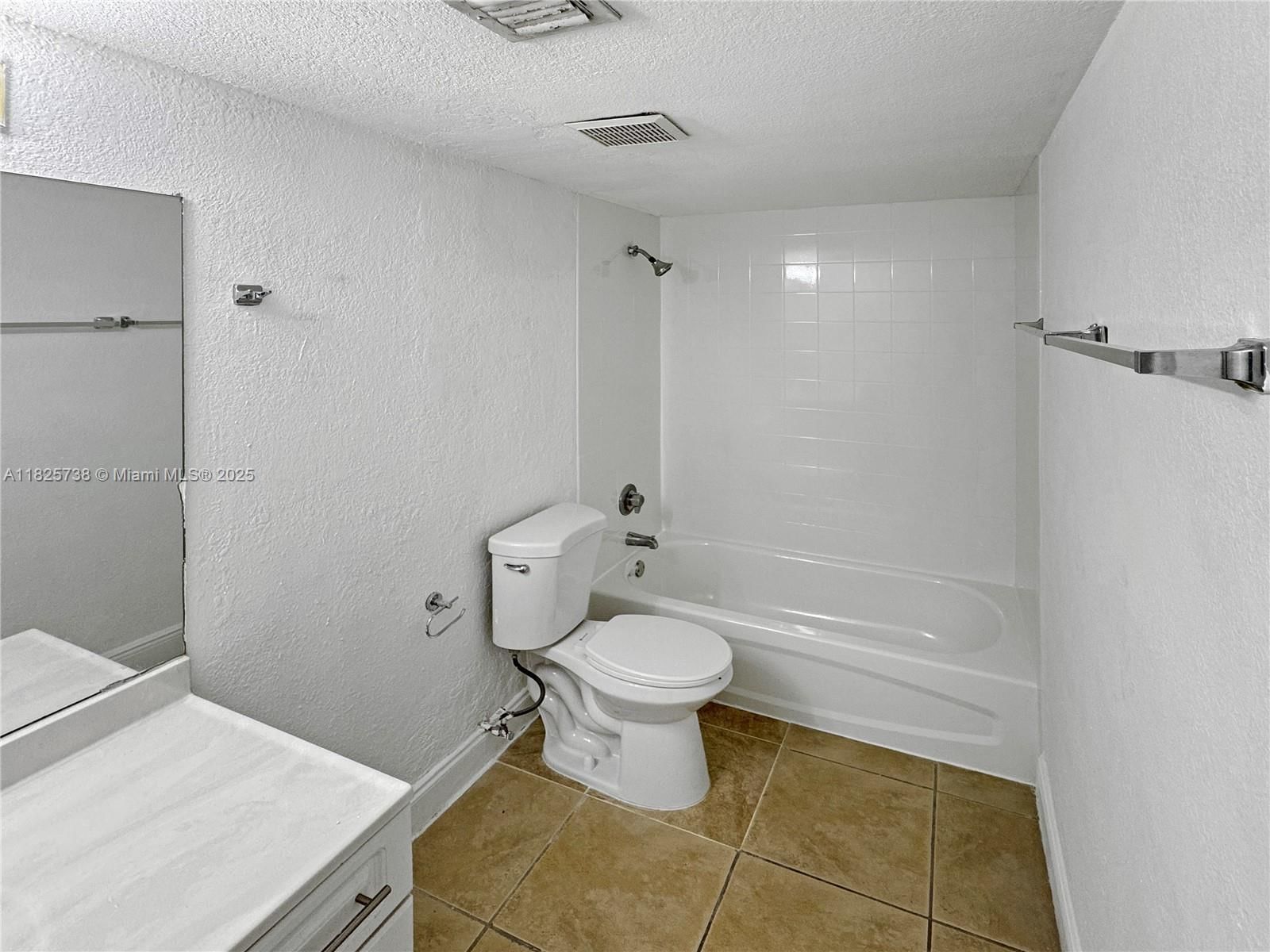 Real estate property located at 5201 Geneva Way #201, Miami-dade, Doral Gardens Ii Condo, Doral, FL