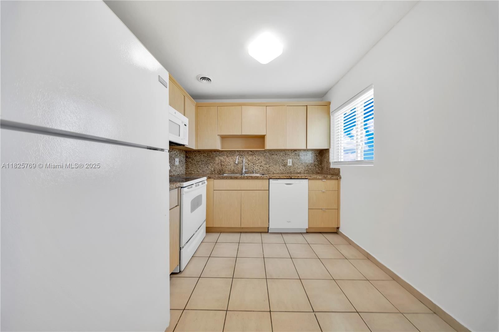 Real estate property located at 7830 Dickens Ave #504, Miami-dade, Dickens Gardens Condo, Miami Beach, FL
