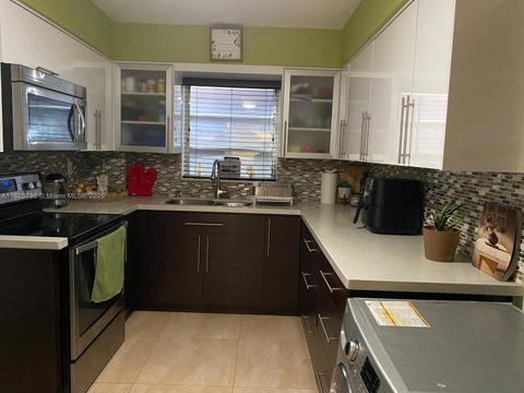 Real estate property located at 19001 14th Ave #325, Miami-dade, Fifth Horizons Condo, Miami, FL