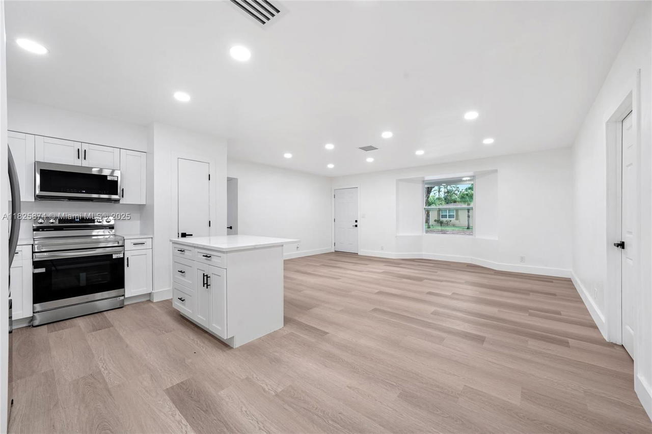 Real estate property located at 4290 38th Ave, Broward, Oriole Estates Sec 5, Lauderdale Lakes, FL