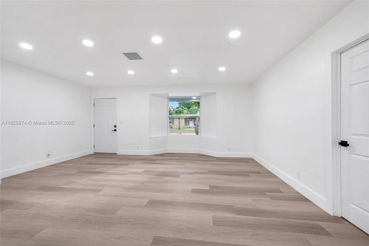 Real estate property located at 4290 38th Ave, Broward, Oriole Estates Sec 5, Lauderdale Lakes, FL