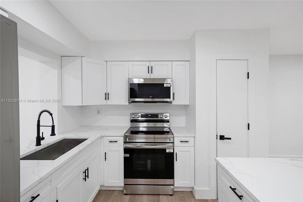 Real estate property located at 4290 38th Ave, Broward, Oriole Estates Sec 5, Lauderdale Lakes, FL
