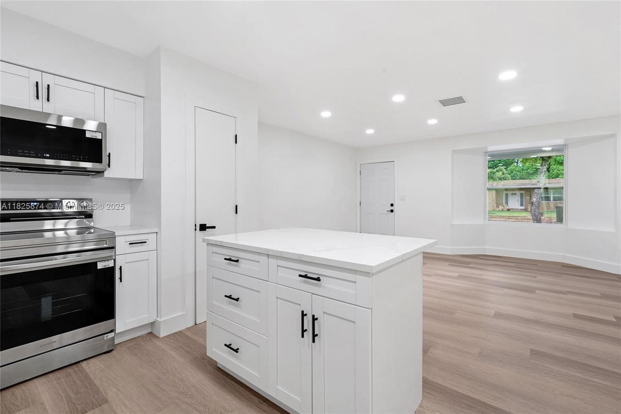 Real estate property located at 4290 38th Ave, Broward, Oriole Estates Sec 5, Lauderdale Lakes, FL