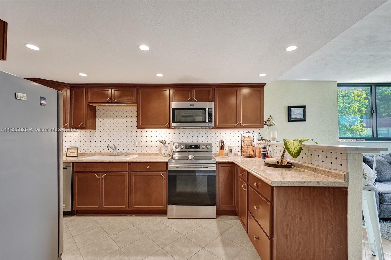 Real estate property located at 7100 17th St #402, Broward, Omega Condo No 3, Plantation, FL