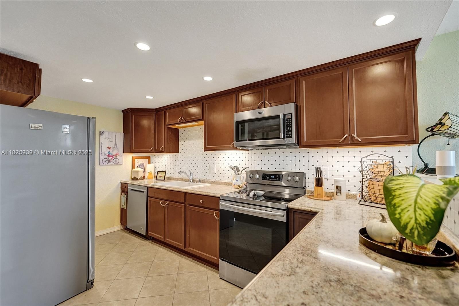 Real estate property located at 7100 17th St #402, Broward, Omega Condo No 3, Plantation, FL