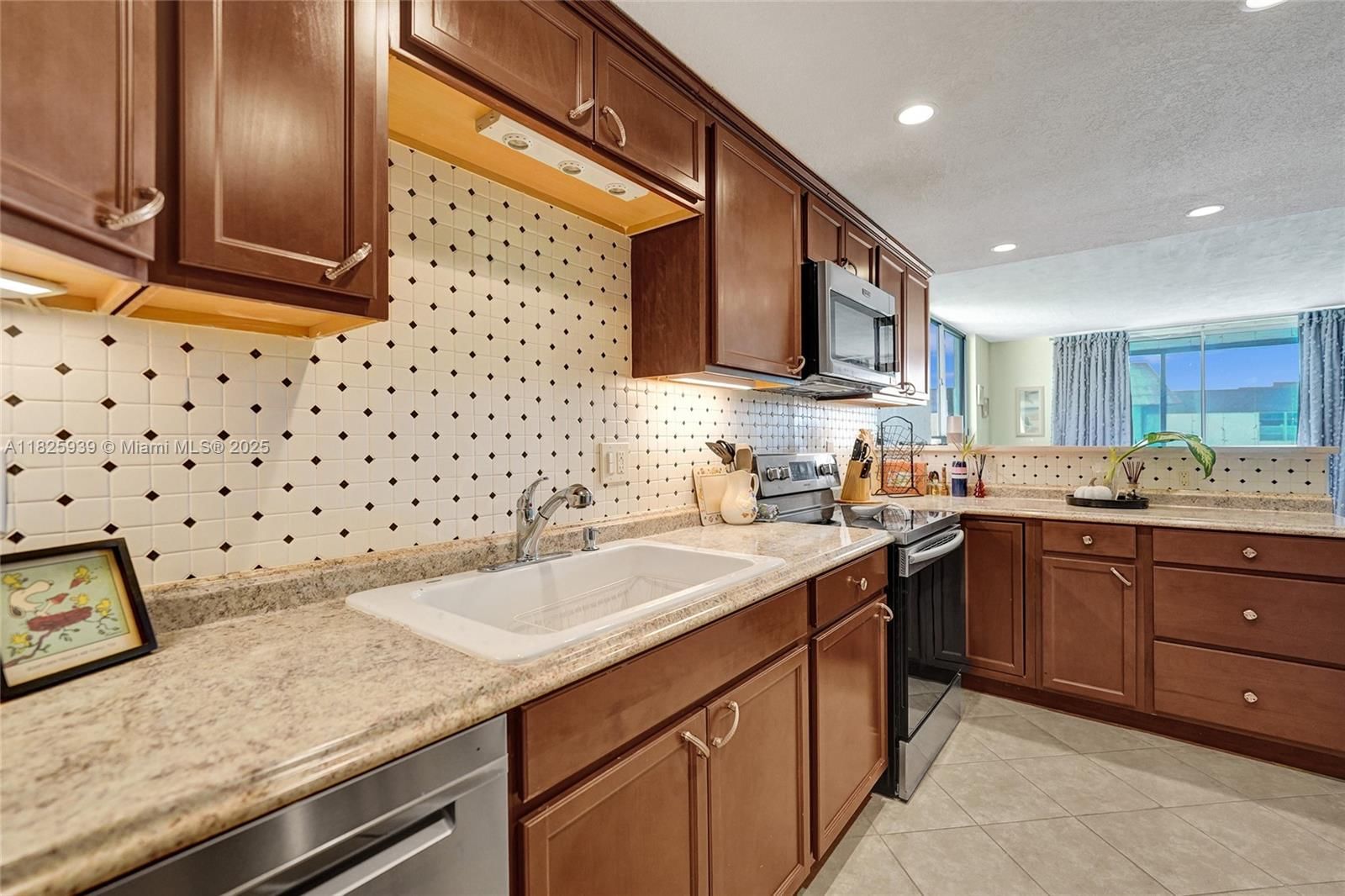 Real estate property located at 7100 17th St #402, Broward, Omega Condo No 3, Plantation, FL