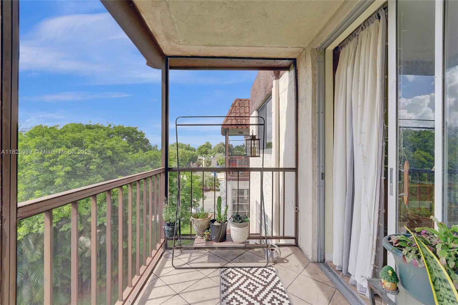 Real estate property located at 7100 17th St #402, Broward, Omega Condo No 3, Plantation, FL