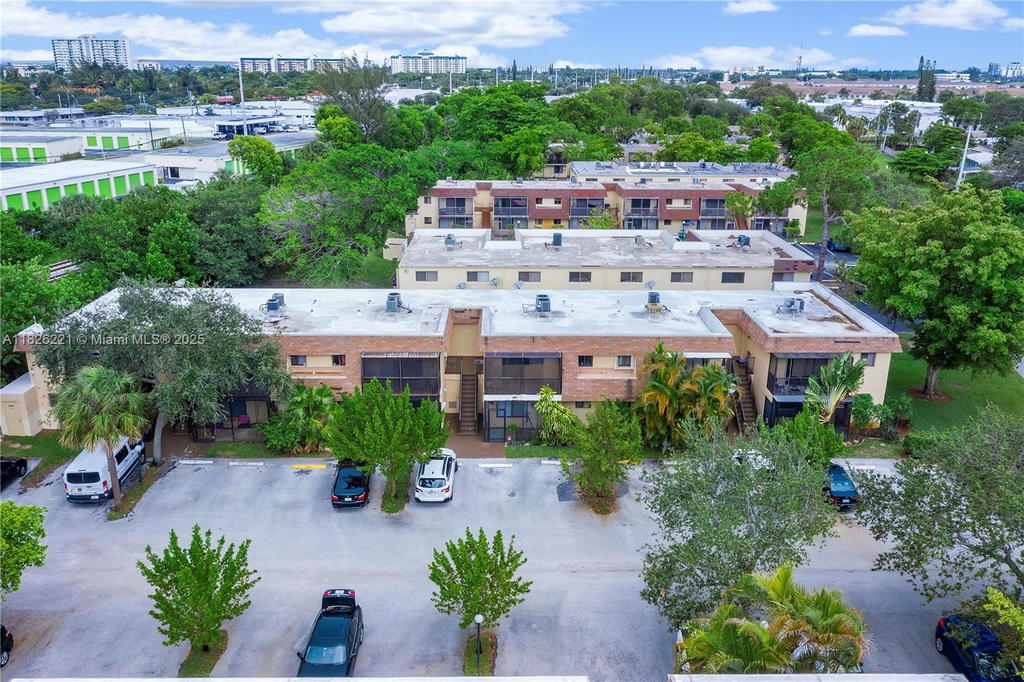 Real estate property located at 1125 Flagler Ave #511, Broward, Village Townhouse-pompano, Pompano Beach, FL