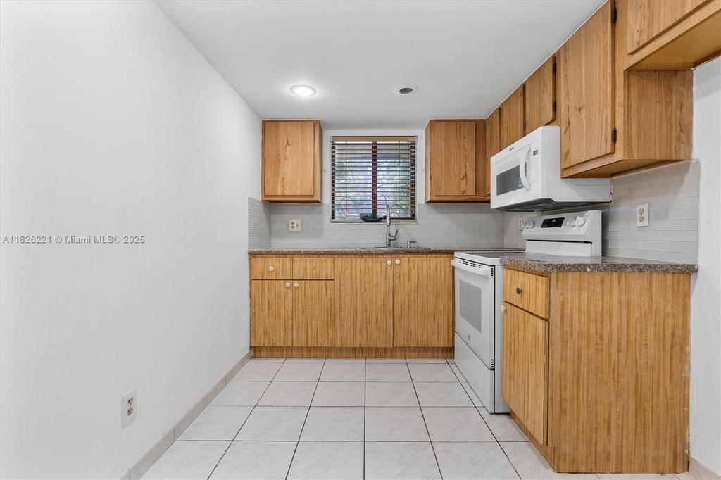 Real estate property located at 1125 Flagler Ave #511, Broward, Village Townhouse-pompano, Pompano Beach, FL