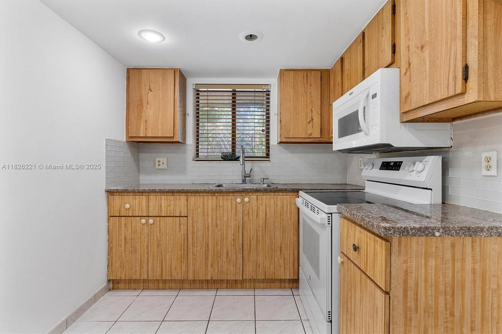 Real estate property located at 1125 Flagler Ave #511, Broward, Village Townhouse-pompano, Pompano Beach, FL