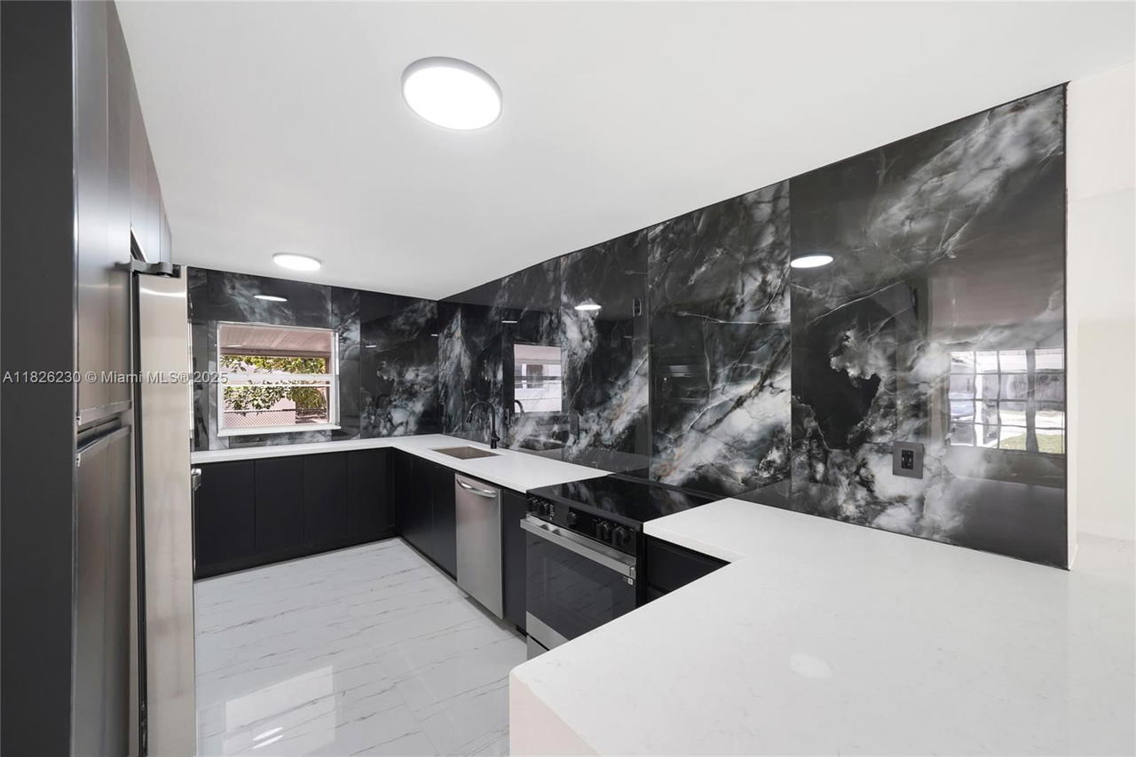 Real estate property located at 6737 27th Ct, Broward, Miramar Sec 3, Miramar, FL