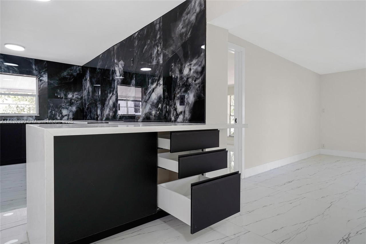 Real estate property located at 6737 27th Ct, Broward, Miramar Sec 3, Miramar, FL