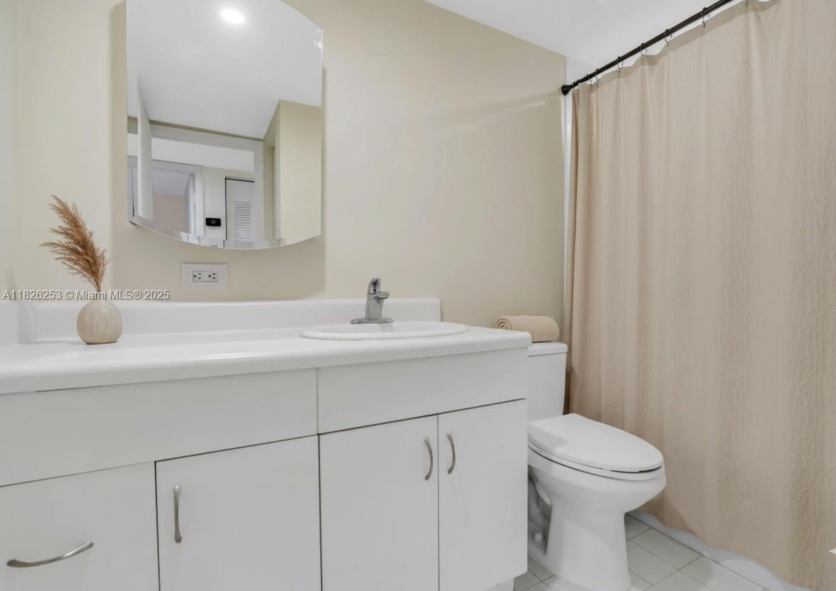 Real estate property located at 7204 Fairway Dr I25, Miami-dade, Cypress Village Condo, Miami Lakes, FL