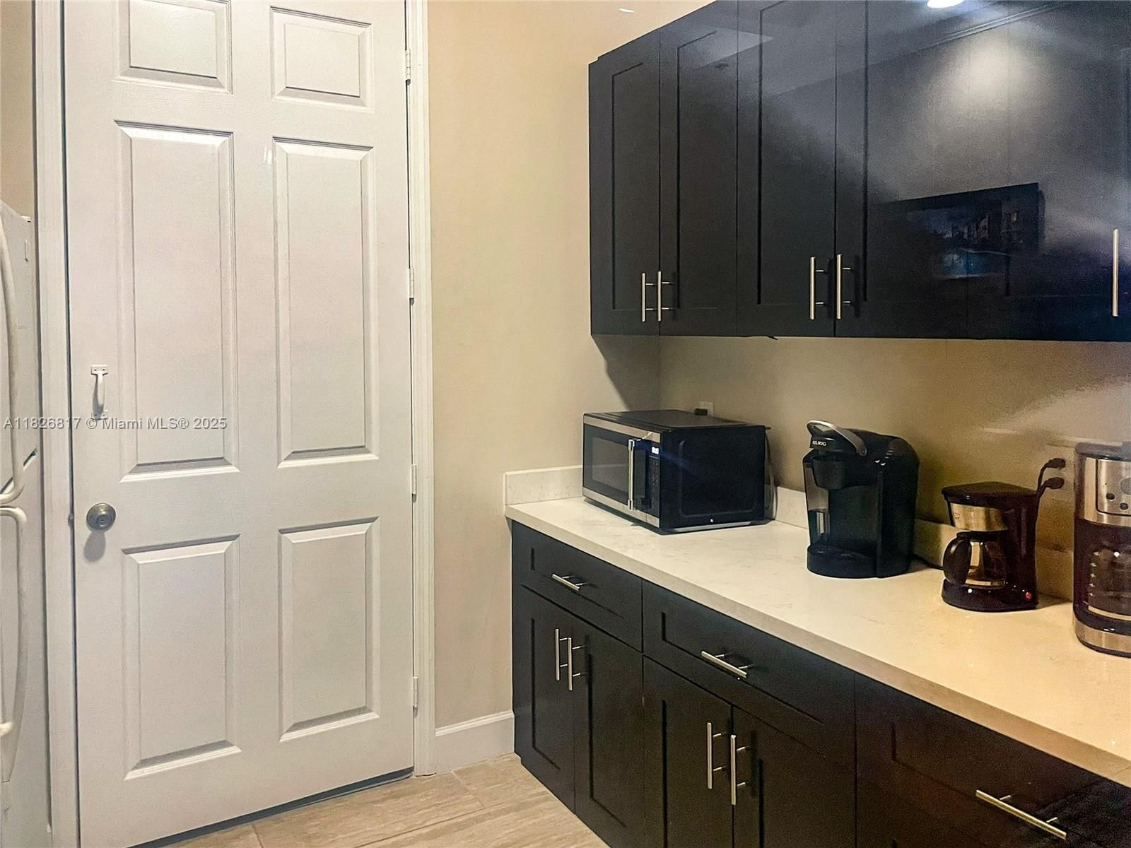 Real estate property located at 2009 10th Ave #318, Broward, Village East Condo, Fort Lauderdale, FL
