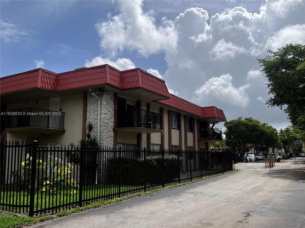 Real estate property located at 10511 108th Ave #181, Miami-dade, Kendallwood Villas Condo, Miami, FL