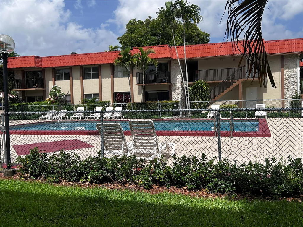 Real estate property located at 10511 108th Ave #181, Miami-dade, Kendallwood Villas Condo, Miami, FL