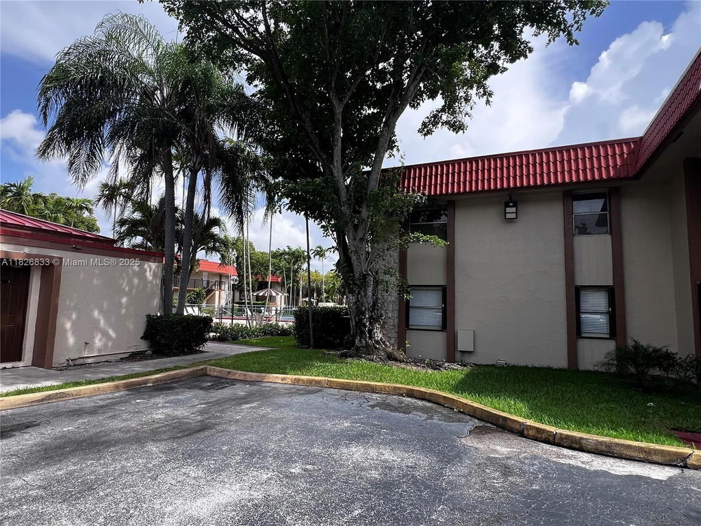 Real estate property located at 10511 108th Ave #181, Miami-dade, Kendallwood Villas Condo, Miami, FL