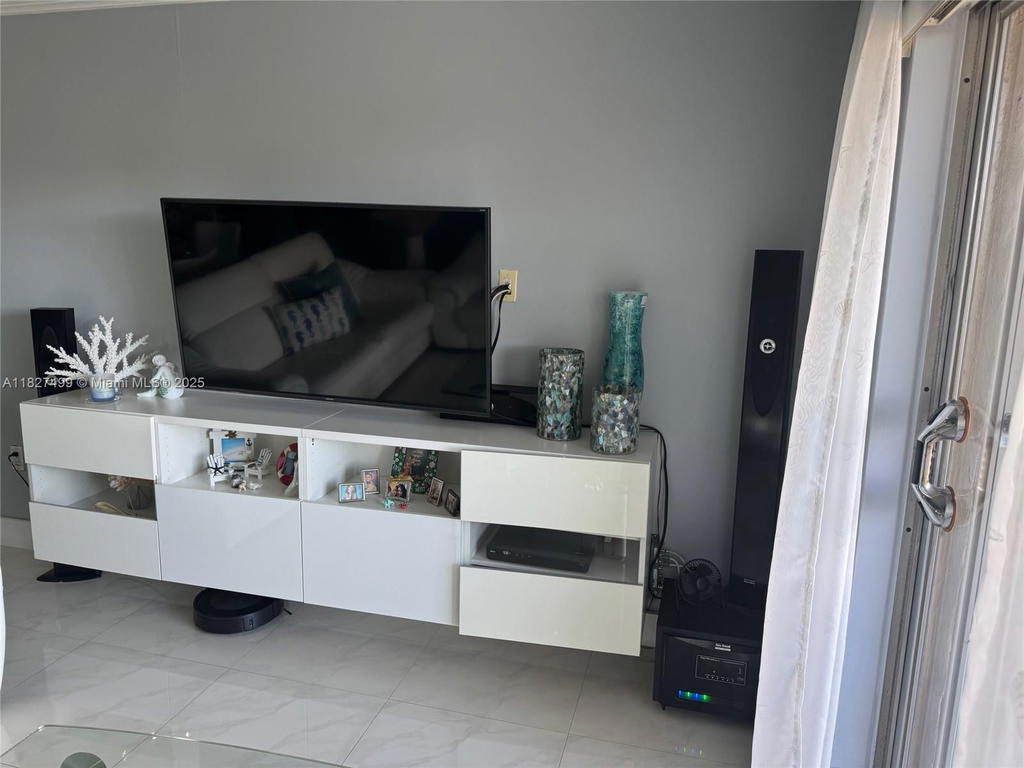 Real estate property located at 5199 7th St #607, Miami-dade, El Cid Condo, Miami, FL