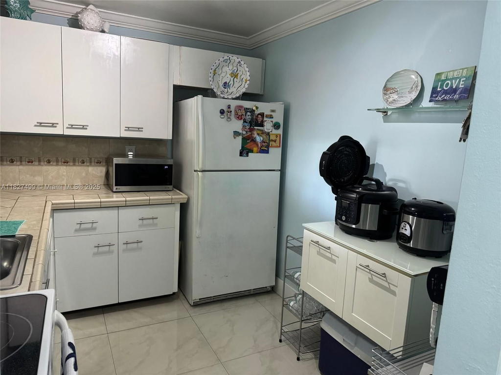 Real estate property located at 5199 7th St #607, Miami-dade, El Cid Condo, Miami, FL