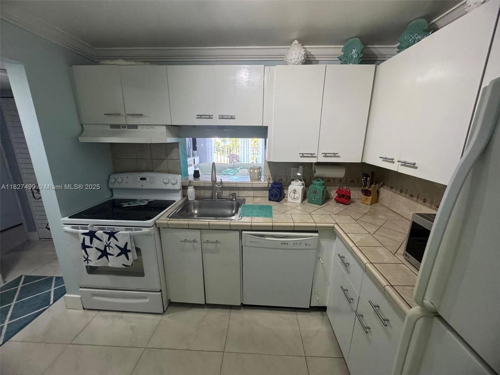 Real estate property located at 5199 7th St #607, Miami-dade, El Cid Condo, Miami, FL