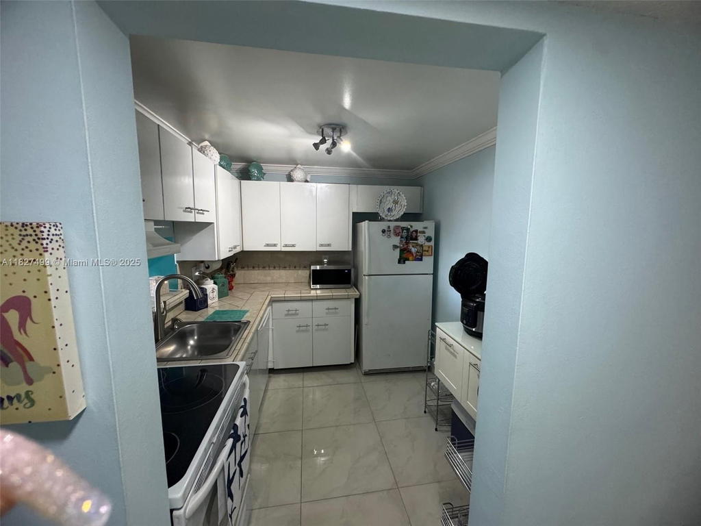 Real estate property located at 5199 7th St #607, Miami-dade, El Cid Condo, Miami, FL