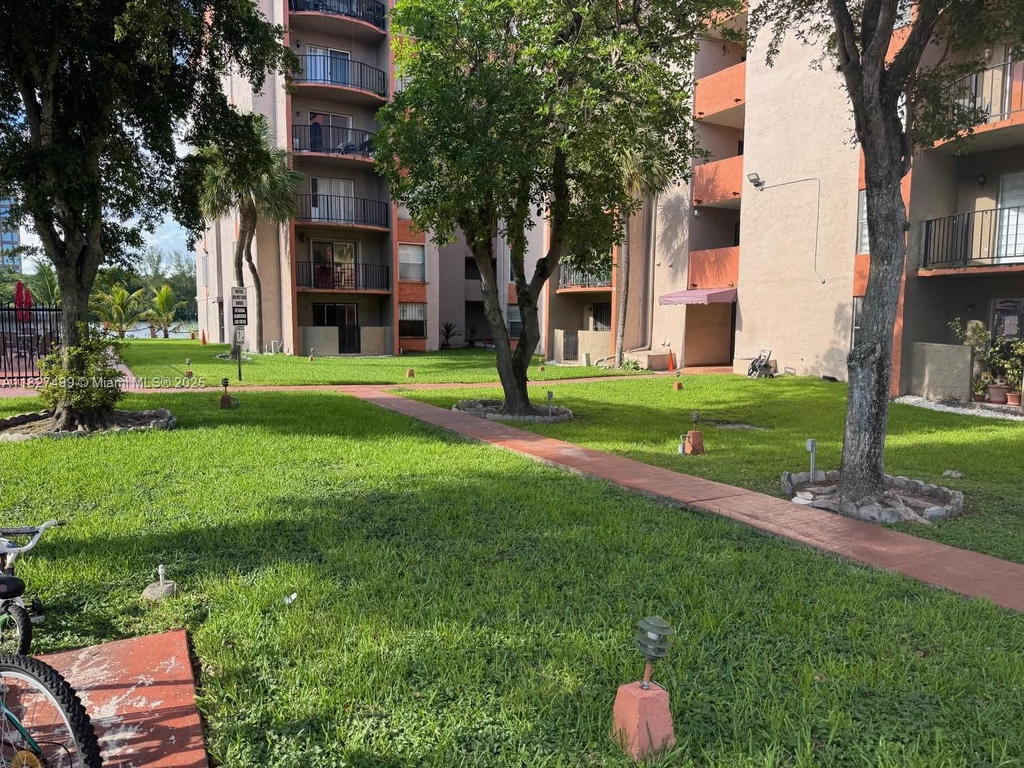 Real estate property located at 5199 7th St #607, Miami-dade, El Cid Condo, Miami, FL