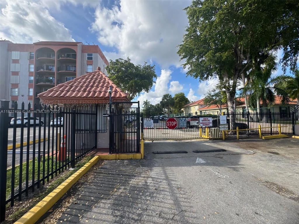 Real estate property located at 5199 7th St #607, Miami-dade, El Cid Condo, Miami, FL