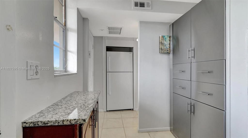 Real estate property located at 2905 Point East Dr L514, Miami-dade, Point East Sec Iii Condo, Aventura, FL