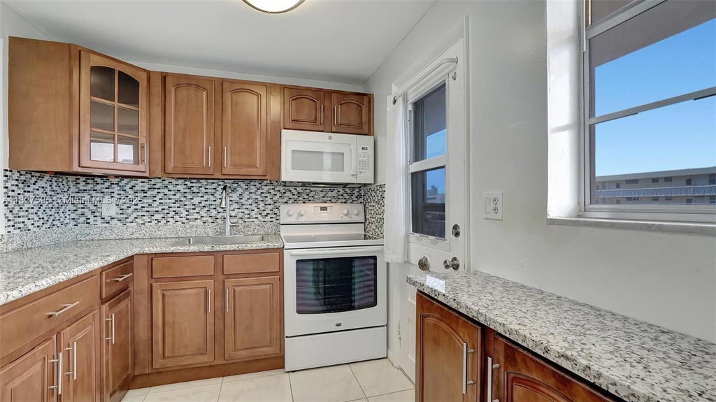 Real estate property located at 2905 Point East Dr L514, Miami-dade, Point East Sec Iii Condo, Aventura, FL