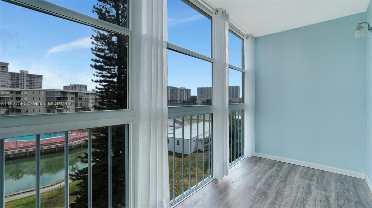 Real estate property located at 2905 Point East Dr L514, Miami-dade, Point East Sec Iii Condo, Aventura, FL