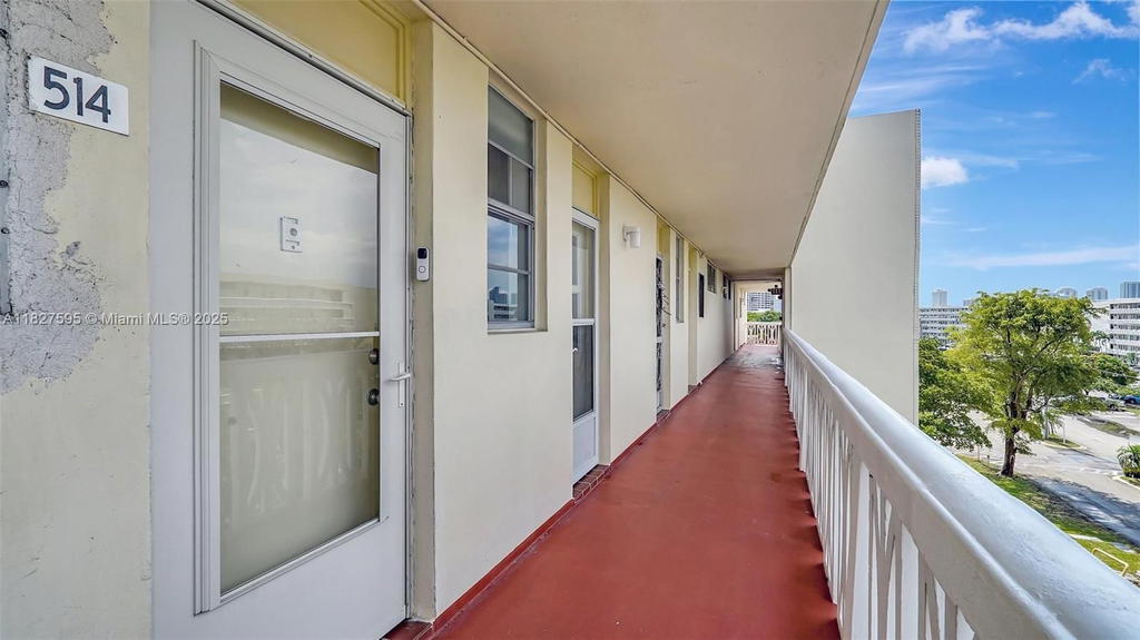 Real estate property located at 2905 Point East Dr L514, Miami-dade, Point East Sec Iii Condo, Aventura, FL