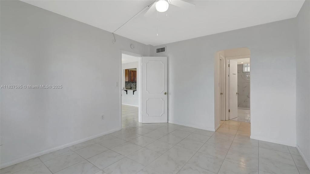 Real estate property located at 2905 Point East Dr L514, Miami-dade, Point East Sec Iii Condo, Aventura, FL