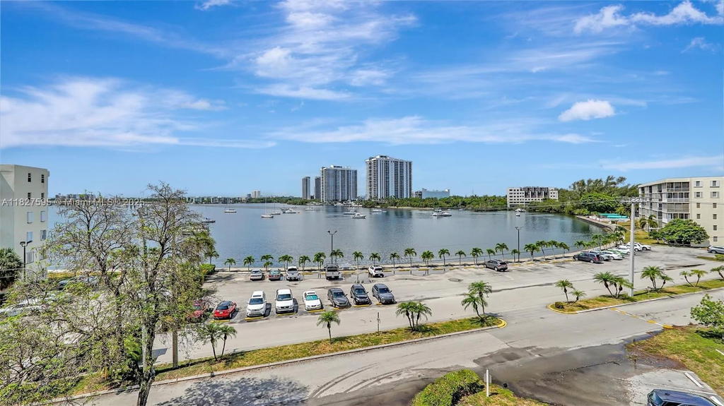 Real estate property located at 2905 Point East Dr L514, Miami-dade, Point East Sec Iii Condo, Aventura, FL