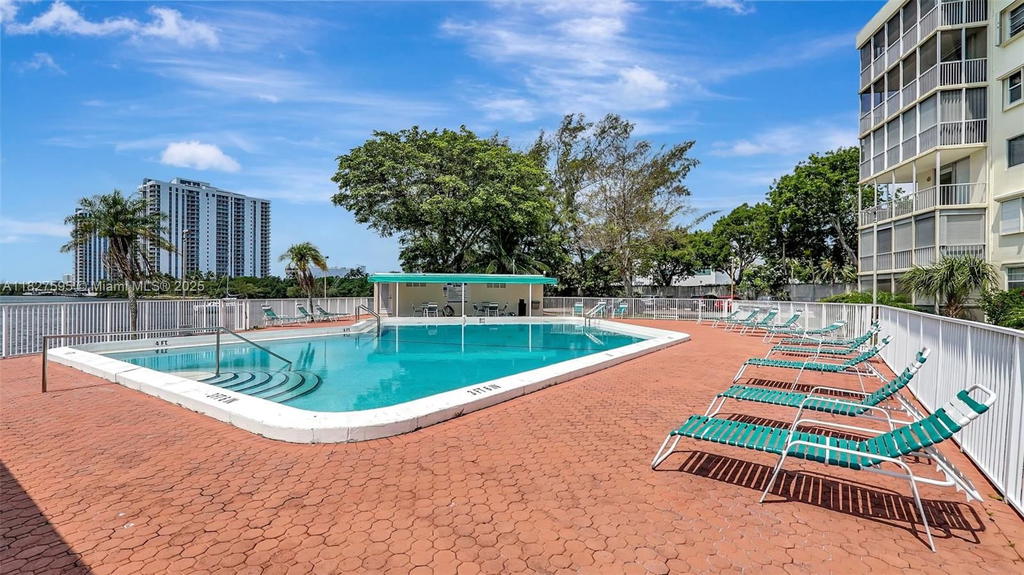Real estate property located at 2905 Point East Dr L514, Miami-dade, Point East Sec Iii Condo, Aventura, FL